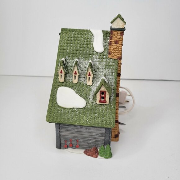Department 56 North Pole Series Elf Bunkhouse 1990 - Picture 2 of 7